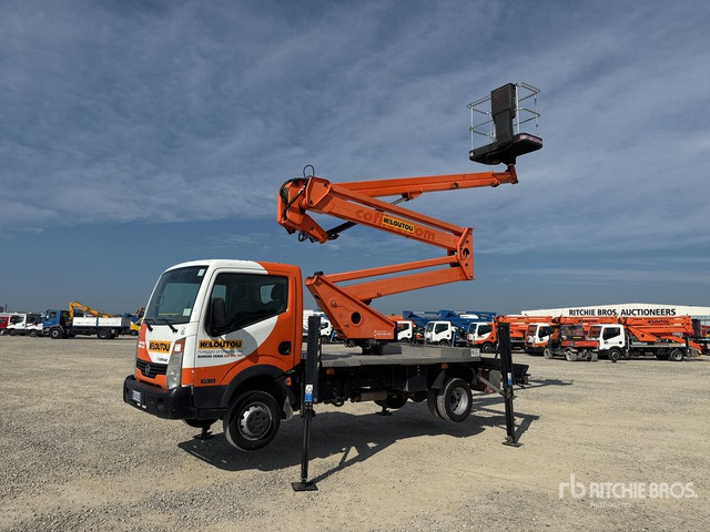 Nissan Cabstar 35.12 Piattaforma autocarrata - Camion avec nacelle: photos 1 Nissan Cabstar 35.12 Piattaforma autocarrata - Camion avec nacelle: photos 1