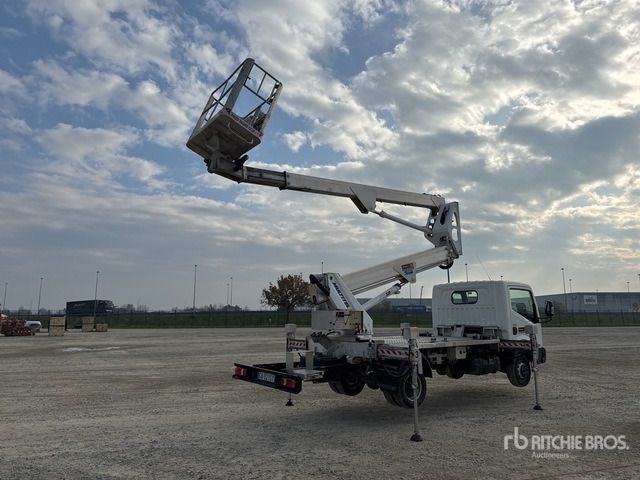 Nissan Cabstar 35.13 Bucket Truck - Camion avec nacelle: photos 3 Nissan Cabstar 35.13 Bucket Truck - Camion avec nacelle: photos 3