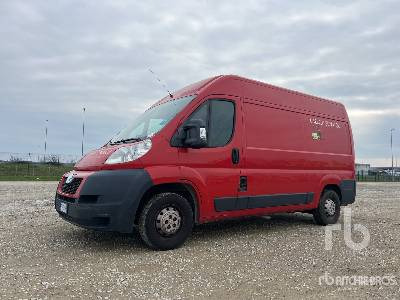 PEUGEOT - Camion fourgon: photos 1 PEUGEOT - Camion fourgon: photos 1
