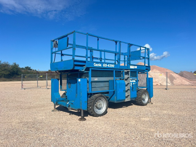 2001 Genie GS4390 4x4 Nacelle Ciseaux Scissor Lift - Nacelle ciseaux: photos 2 2001 Genie GS4390 4x4 Nacelle Ciseaux Scissor Lift - Nacelle ciseaux: photos 2