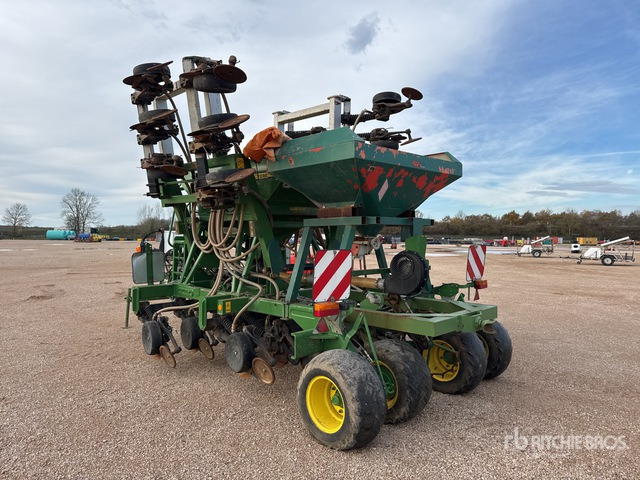 2011 John Deere 750A 6 m Semi-Mount Semoir Simplifie ... Air Seeder - Semoir: photos 3 2011 John Deere 750A 6 m Semi-Mount Semoir Simplifie ... Air Seeder - Semoir: photos 3