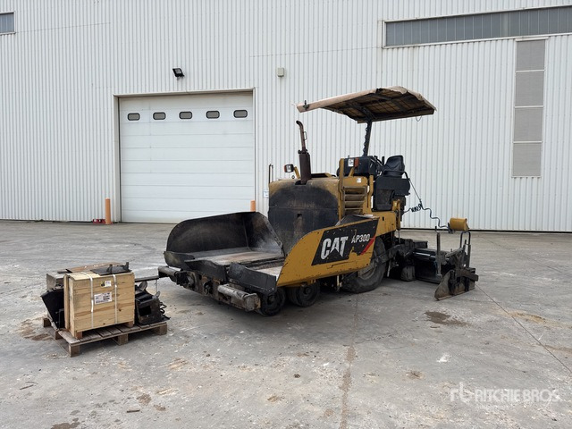 2012 Cat AP300 Wheel Finisseur Asphalt Paver - Finisseur: photos 1 2012 Cat AP300 Wheel Finisseur Asphalt Paver - Finisseur: photos 1