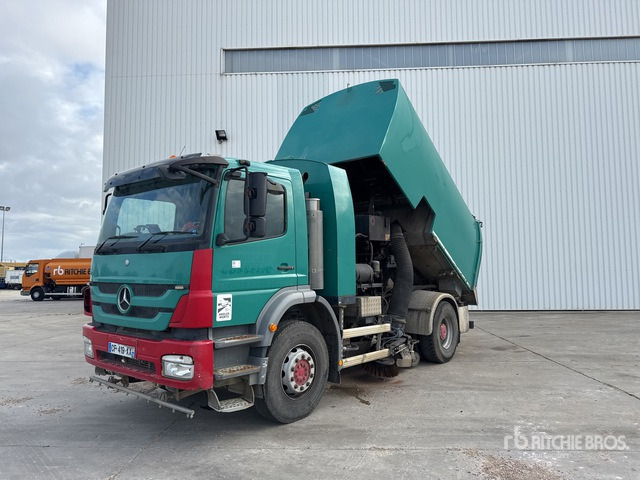 2012 Mercedes-Benz Axor 2012 Brock 7M3 on Balayeuse Sweeper Truck - Balayeuse de voirie: photos 3 2012 Mercedes-Benz Axor 2012 Brock 7M3 on Balayeuse Sweeper Truck - Balayeuse de voirie: photos 3