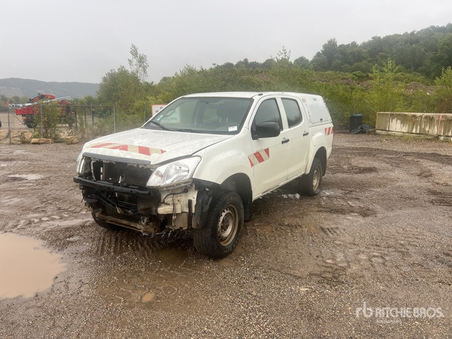2013 Isuzu D-MAX 4x4 Dual Cab (Inoperable) Pickup - Pick-up: photos 4 2013 Isuzu D-MAX 4x4 Dual Cab (Inoperable) Pickup - Pick-up: photos 4