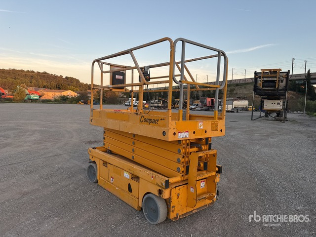 2015 Haulotte Compact12 Nacelle Ciseaux Electrique Electric Scissor Lift - Nacelle ciseaux: photos 3 2015 Haulotte Compact12 Nacelle Ciseaux Electrique Electric Scissor Lift - Nacelle ciseaux: photos 3
