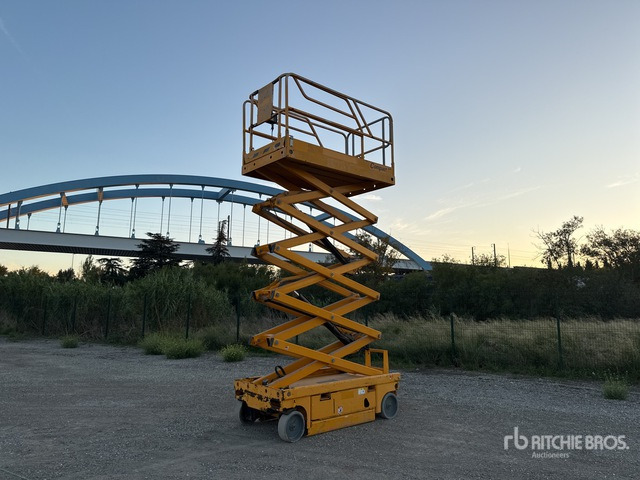 2015 Haulotte Compact12 Nacelle Ciseaux Electrique Electric Scissor Lift - Nacelle ciseaux: photos 4 2015 Haulotte Compact12 Nacelle Ciseaux Electrique Electric Scissor Lift - Nacelle ciseaux: photos 4
