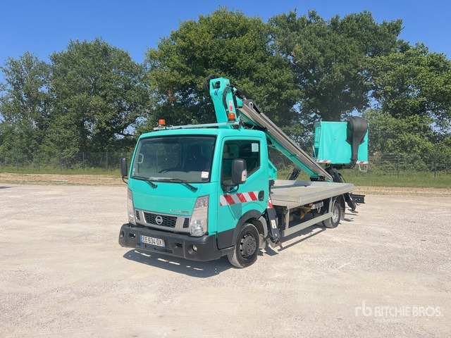 Nissan Cabstar NT400 Bucket Truck - Camion avec nacelle: photos 1 Nissan Cabstar NT400 Bucket Truck - Camion avec nacelle: photos 1
