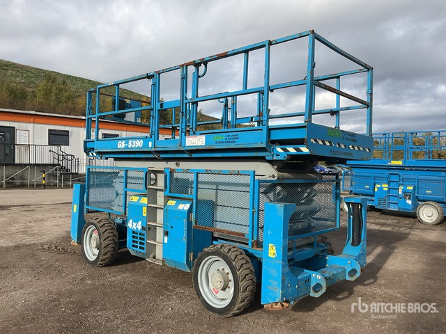 2007 Genie GS-5390 4x4 Diesel Scissor Lift - Nacelle ciseaux: photos 3 2007 Genie GS-5390 4x4 Diesel Scissor Lift - Nacelle ciseaux: photos 3