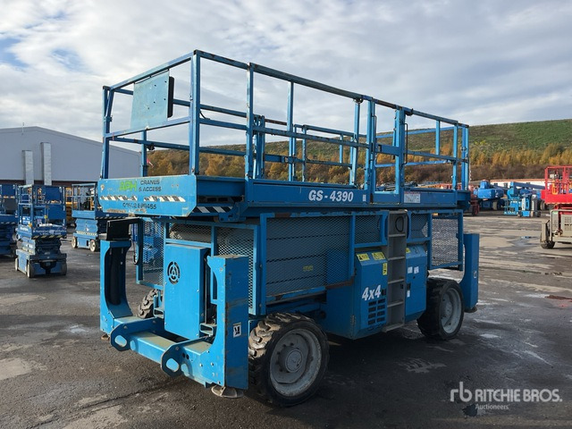 2007 Genie GS4390 4x4 Diesel Scissor Lift - Nacelle ciseaux: photos 3 2007 Genie GS4390 4x4 Diesel Scissor Lift - Nacelle ciseaux: photos 3