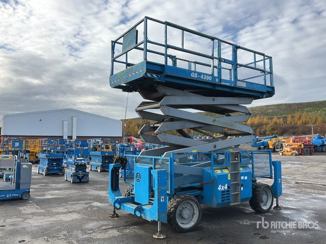 2007 Genie GS4390 4x4 Diesel Scissor Lift - Nacelle ciseaux: photos 2 2007 Genie GS4390 4x4 Diesel Scissor Lift - Nacelle ciseaux: photos 2