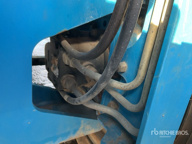 2007 Genie GS4390 4x4 Diesel Scissor Lift - Nacelle ciseaux: photos 5 2007 Genie GS4390 4x4 Diesel Scissor Lift - Nacelle ciseaux: photos 5