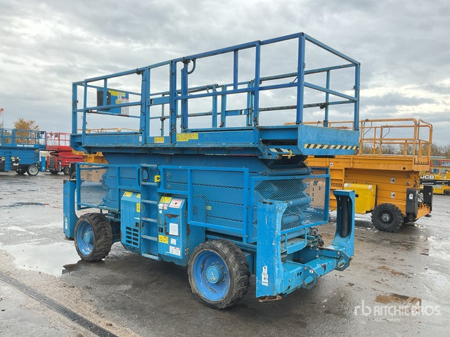 2010 Genie GS5390 4x4 Diesel Scissor Lift - Nacelle ciseaux: photos 4 2010 Genie GS5390 4x4 Diesel Scissor Lift - Nacelle ciseaux: photos 4