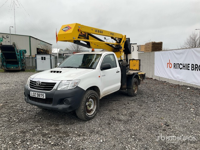 2018 Toyota Hilux 2018 Versalift LAT-38-135-H on 4x4 Bucket Truck - Autre matériel: photos 3 2018 Toyota Hilux 2018 Versalift LAT-38-135-H on 4x4 Bucket Truck - Autre matériel: photos 3