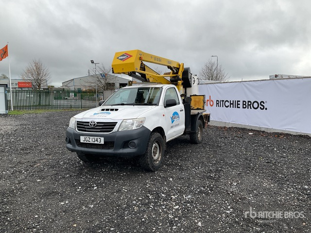 Toyota Hilux Bucket Truck - Autre matériel: photos 4 Toyota Hilux Bucket Truck - Autre matériel: photos 4