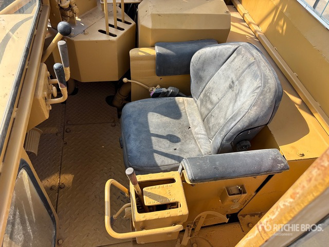 1980 Cat D8K w/ Midwestern M583 Conversion Pipelayer - Poseur de canalisations: photos 5 1980 Cat D8K w/ Midwestern M583 Conversion Pipelayer - Poseur de canalisations: photos 5