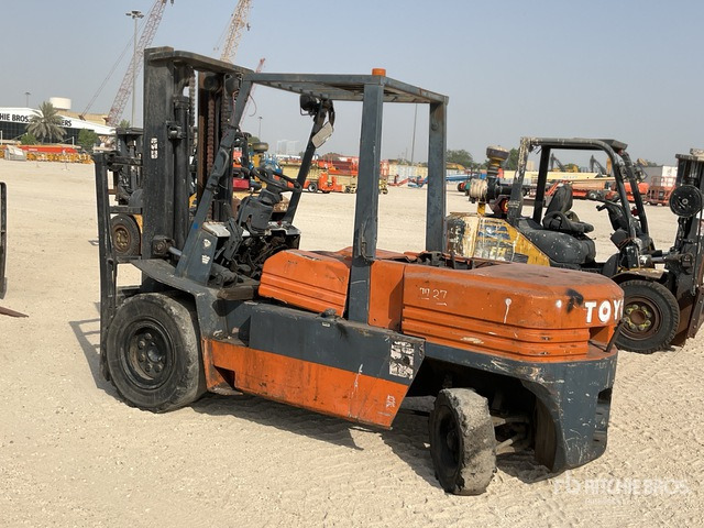 1995 Toyota 5FDA50 5 ton (Inoperable) Forklift - Chariot élévateur diesel: photos 4 1995 Toyota 5FDA50 5 ton (Inoperable) Forklift - Chariot élévateur diesel: photos 4