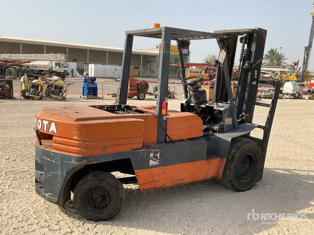 1995 Toyota 5FDA50 5 ton (Inoperable) Forklift - Chariot élévateur diesel: photos 3 1995 Toyota 5FDA50 5 ton (Inoperable) Forklift - Chariot élévateur diesel: photos 3
