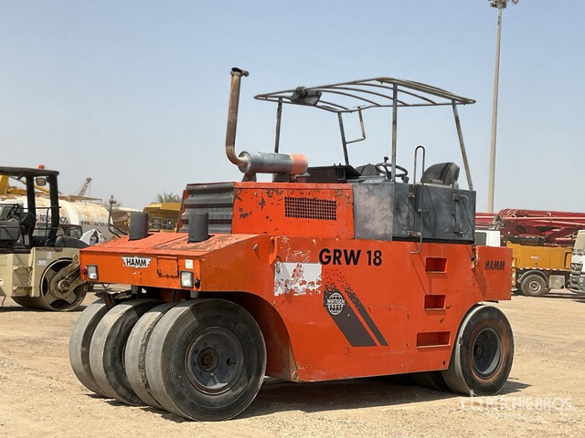 2004 Hamm GRW18 8 Wheel Pneumatic Roller - Compacteur à pneus: photos 1 2004 Hamm GRW18 8 Wheel Pneumatic Roller - Compacteur à pneus: photos 1