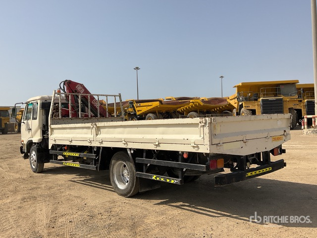 2006 Nissan MK210 2006 HMF 683K1 Knuckle Boom on 4x2 Flatbed Truck with Crane - Camion plateau, Camion grue: photos 2 2006 Nissan MK210 2006 HMF 683K1 Knuckle Boom on 4x2 Flatbed Truck with Crane - Camion plateau, Camion grue: photos 2