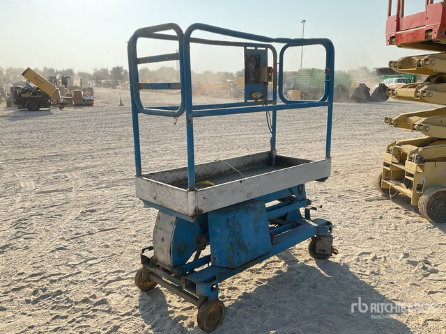 2008 Power Towers 6 mtr Vertical Mast Lift - Nacelle à mât vertical: photos 2 2008 Power Towers 6 mtr Vertical Mast Lift - Nacelle à mât vertical: photos 2