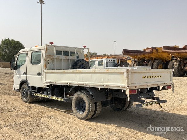 2010 Mitsubishi Canter 4x2 Crew Cab Flatbed Truck - Camion plateau: photos 3 2010 Mitsubishi Canter 4x2 Crew Cab Flatbed Truck - Camion plateau: photos 3