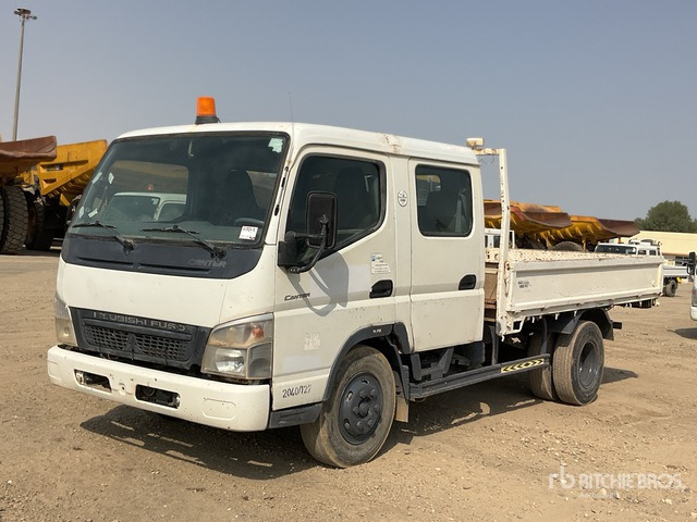 2010 Mitsubishi Canter 4x2 Crew Cab Flatbed Truck - Camion plateau: photos 1 2010 Mitsubishi Canter 4x2 Crew Cab Flatbed Truck - Camion plateau: photos 1
