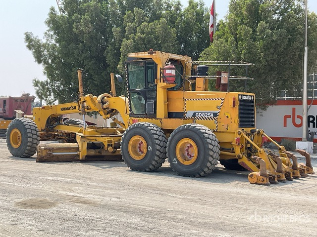 2011 Komatsu GD825A-2 Motor Grader - Niveleuse: photos 4 2011 Komatsu GD825A-2 Motor Grader - Niveleuse: photos 4