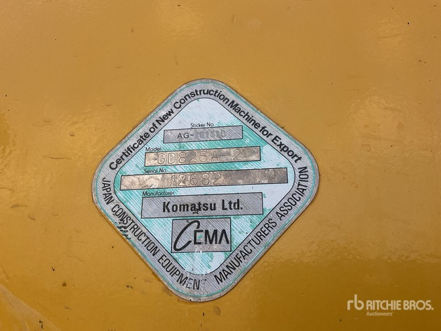 2011 Komatsu GD825A-2 Motor Grader - Niveleuse: photos 4 2011 Komatsu GD825A-2 Motor Grader - Niveleuse: photos 4