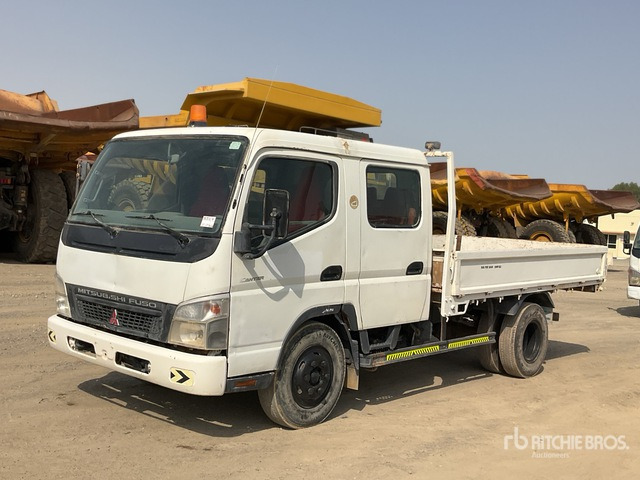 2012 Mitsubishi Canter 4x2 Crew Cab Flatbed Truck - Camion plateau: photos 2 2012 Mitsubishi Canter 4x2 Crew Cab Flatbed Truck - Camion plateau: photos 2