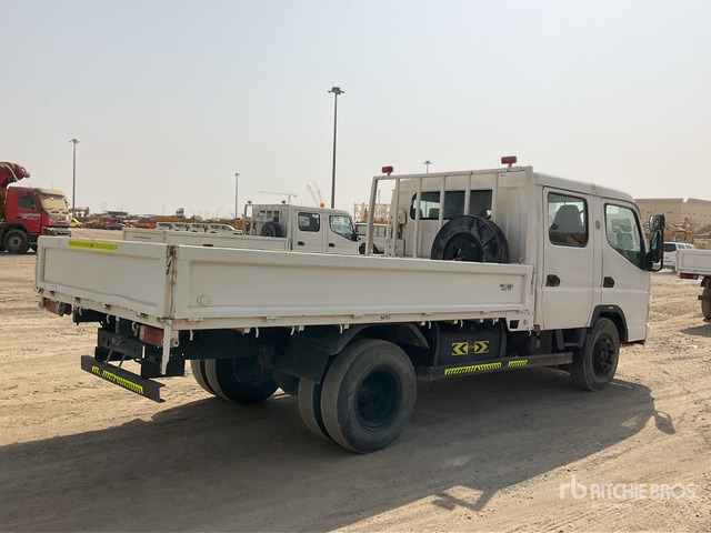 2012 Mitsubishi Canter 4x2 Crew Cab Flatbed Truck - Camion plateau: photos 4 2012 Mitsubishi Canter 4x2 Crew Cab Flatbed Truck - Camion plateau: photos 4