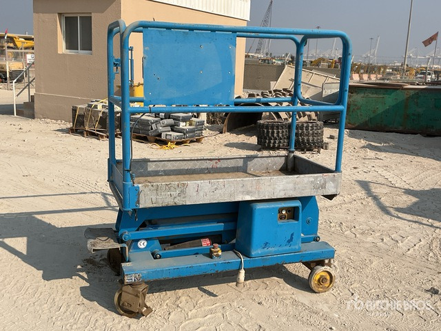 2014 Power Towers Electric Vertical Mast Lift - Nacelle à mât vertical: photos 2 2014 Power Towers Electric Vertical Mast Lift - Nacelle à mât vertical: photos 2