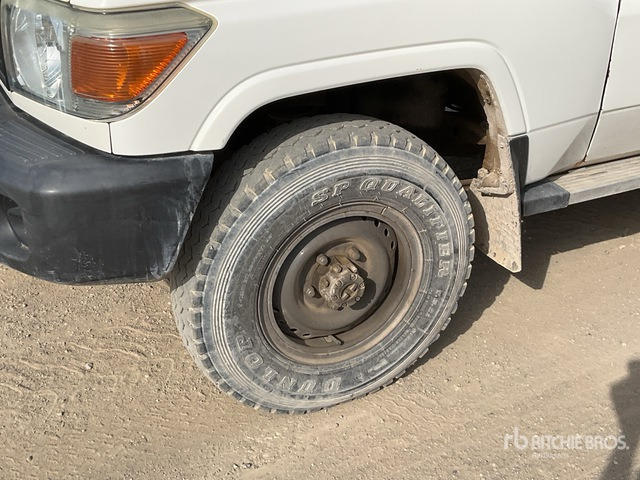 2018 Toyota Land Cruiser 76L 4x4 SUV - SUV: photos 5 2018 Toyota Land Cruiser 76L 4x4 SUV - SUV: photos 5