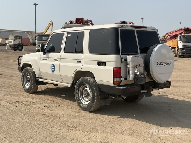 2021 Toyota Land Cruiser 76L 4x4 SUV - SUV: photos 4 2021 Toyota Land Cruiser 76L 4x4 SUV - SUV: photos 4