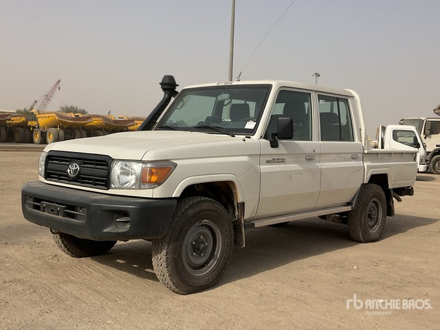 2023 Toyota Land Cruiser 79L 4x4 Crew Cab Pickup - Pick-up: photos 1 2023 Toyota Land Cruiser 79L 4x4 Crew Cab Pickup - Pick-up: photos 1