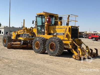 KOMATSU GD825A-2 - Niveleuse: photos 2 KOMATSU GD825A-2 - Niveleuse: photos 2