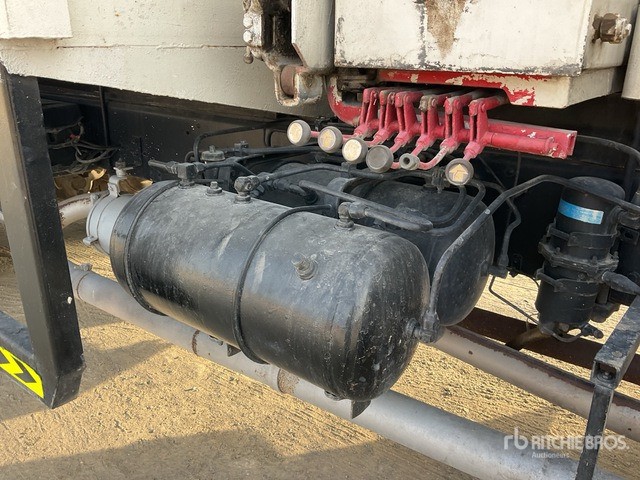 Nissan TF20 - Camion plateau, Camion grue: photos 5 Nissan TF20 - Camion plateau, Camion grue: photos 5