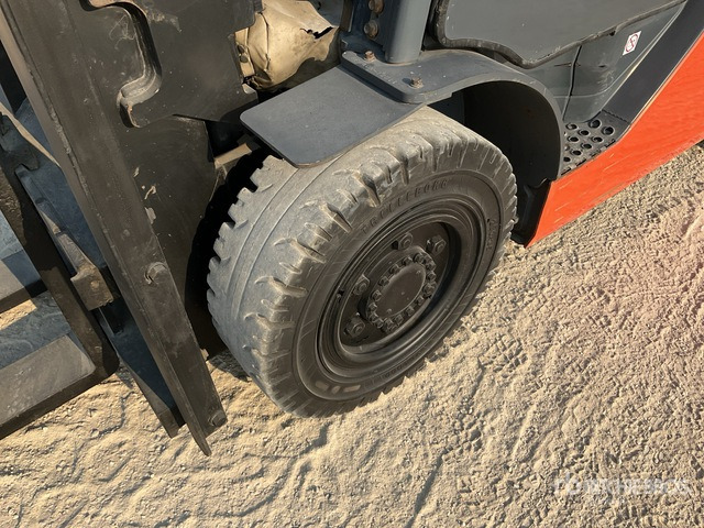 Toyota 8FD40N Forklift - Chariot élévateur: photos 4 Toyota 8FD40N Forklift - Chariot élévateur: photos 4