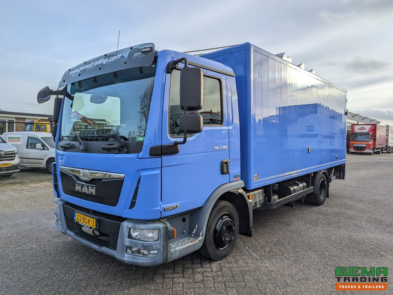 MAN TGL 7.150 4x2 Dagcabine Euro6 - Camper/Kart/Motor/ Mobiele Werkplaats - Laadklep 750KG - Zonnepaneel - Camion: photos 1 MAN TGL 7.150 4x2 Dagcabine Euro6 - Camper/Kart/Motor/ Mobiele Werkplaats - Laadklep 750KG - Zonnepaneel - Camion: photos 1