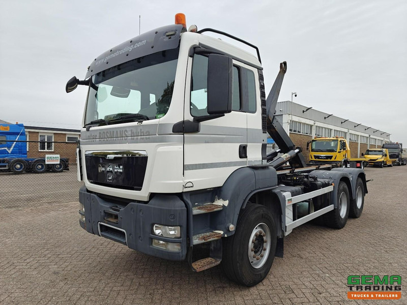 MAN TGS-TGX 26.440 6x4 Dagcabine Euro5 - AJK 20T HaakarmSysteem - Volledig Bladgeveerd - Naafreductie - Handgeschakeld - Camion ampliroll: photos 1 MAN TGS-TGX 26.440 6x4 Dagcabine Euro5 - AJK 20T HaakarmSysteem - Volledig Bladgeveerd - Naafreductie - Handgeschakeld - Camion ampliroll: photos 1