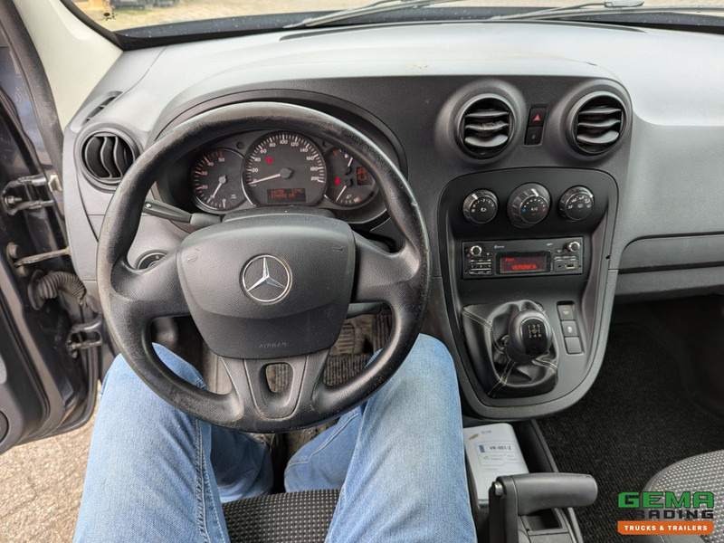 Photo d'intérieur 1: Fourgonnette Mercedes-Benz Citan  108 CDI BlueEFFICIENCY - Airco - Dakrails - Trekhaak - 04/2026APK