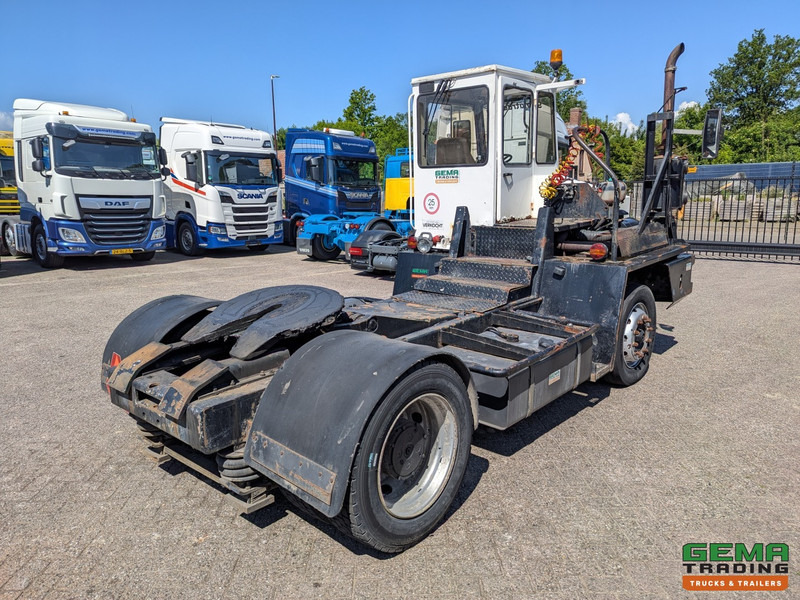 Terberg YT17 MOTOR DEFECT - MMBS Kenteken - Tracteur portuaire: photos 3 Terberg YT17 MOTOR DEFECT - MMBS Kenteken - Tracteur portuaire: photos 3