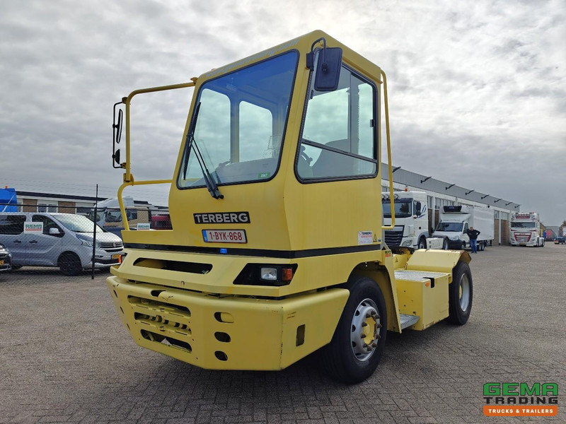 Terberg YT182 Allison - Schotel 30T - Belgisch Landbouw Kenteken - 10531 uur! - Cummins - Tracteur portuaire: photos 1 Terberg YT182 Allison - Schotel 30T - Belgisch Landbouw Kenteken - 10531 uur! - Cummins - Tracteur portuaire: photos 1