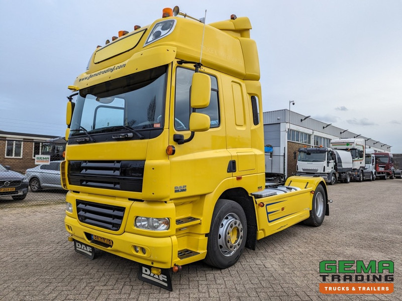 DAF FT CF85.360 4x2 Sleepcab Euro5 PTO Prep - 3-Spaaks stuur - Side Skirts - NATO (T1327) - Tracteur routier: photos 1 DAF FT CF85.360 4x2 Sleepcab Euro5 PTO Prep - 3-Spaaks stuur - Side Skirts - NATO (T1327) - Tracteur routier: photos 1