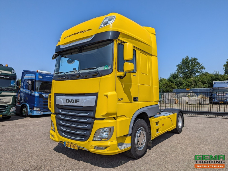 DAF XF 450 FT 4x2 SuperSpaceCab Euro6C - Retarder - Standairco - Dubbele Tanks - SMARTtachoV2 - Tracteur routier: photos 1 DAF XF 450 FT 4x2 SuperSpaceCab Euro6C - Retarder - Standairco - Dubbele Tanks - SMARTtachoV2 - Tracteur routier: photos 1