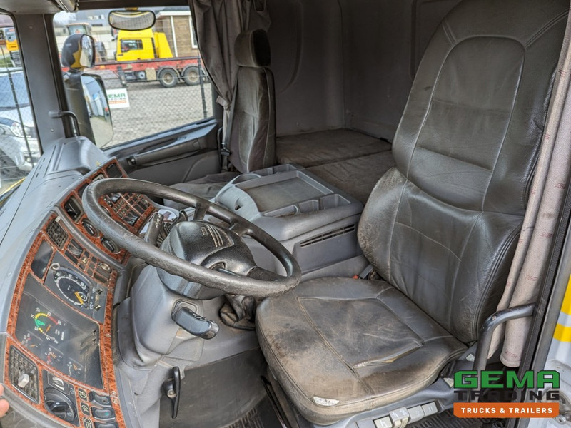 Scania P114-340 LA 4x2 CP19 Euro3 Manual - Side Skirts - Toolbox (T1350) - Tracteur routier: photos 5 Scania P114-340 LA 4x2 CP19 Euro3 Manual - Side Skirts - Toolbox (T1350) - Tracteur routier: photos 5