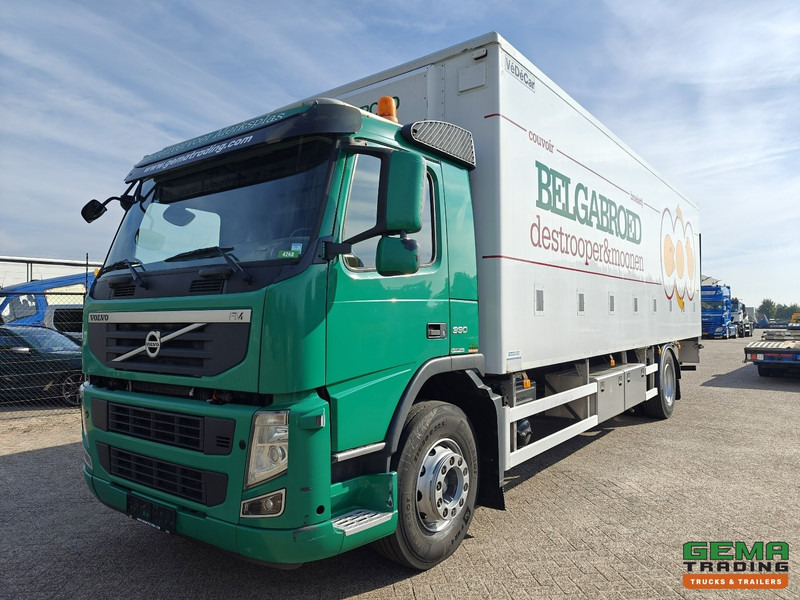 Volvo FM330 4x2 Dagcab Euro5 - KuikenBak 8.4m + Webasto Heater + Dhollandia 2000KG - Camion bétaillère: photos 1 Volvo FM330 4x2 Dagcab Euro5 - KuikenBak 8.4m + Webasto Heater + Dhollandia 2000KG - Camion bétaillère: photos 1
