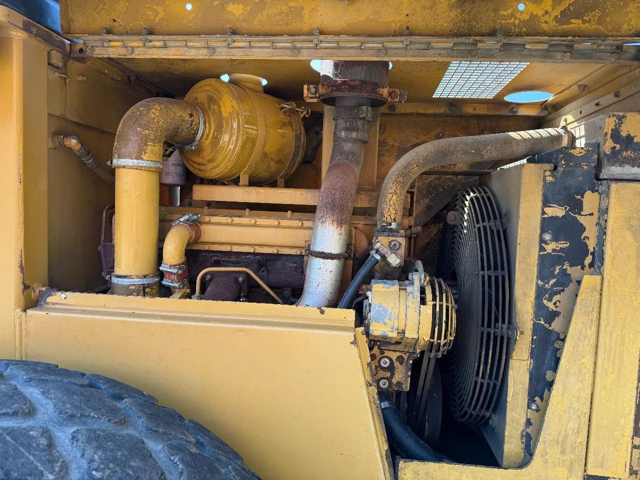 Compacteur à pieds de mouton/ Monocylindre CAT CS 563 Roller with vibration: photos 13
