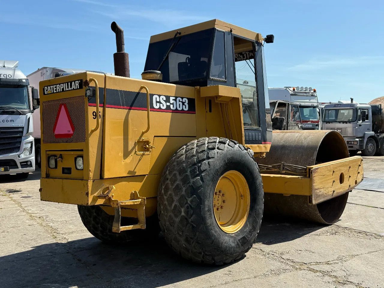 CAT CS 563 Roller with vibration - Compacteur à pieds de mouton/ Monocylindre: photos 4 CAT CS 563 Roller with vibration - Compacteur à pieds de mouton/ Monocylindre: photos 4