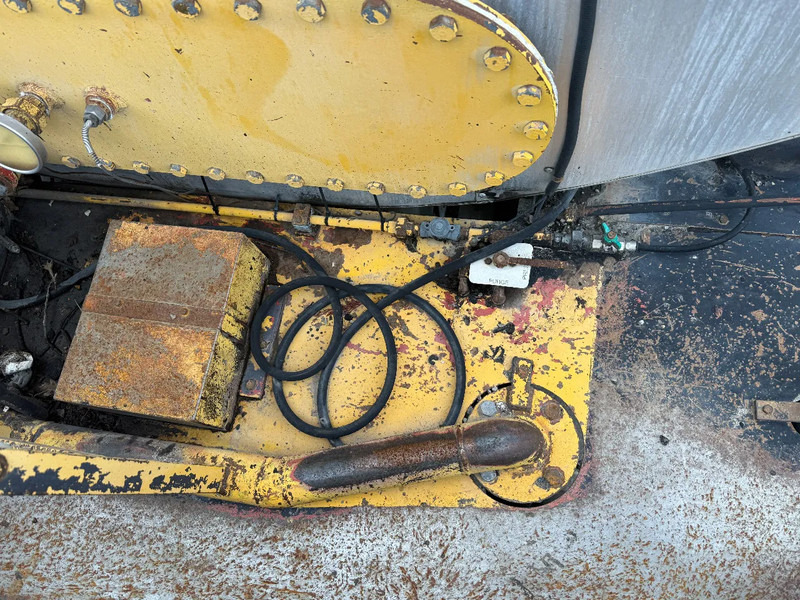 Camion pour transport de bitume Renault G260 4X2 ACMAR Bitumen Sprayer 10.000L Spring/Spring Manual Gear: photos 16