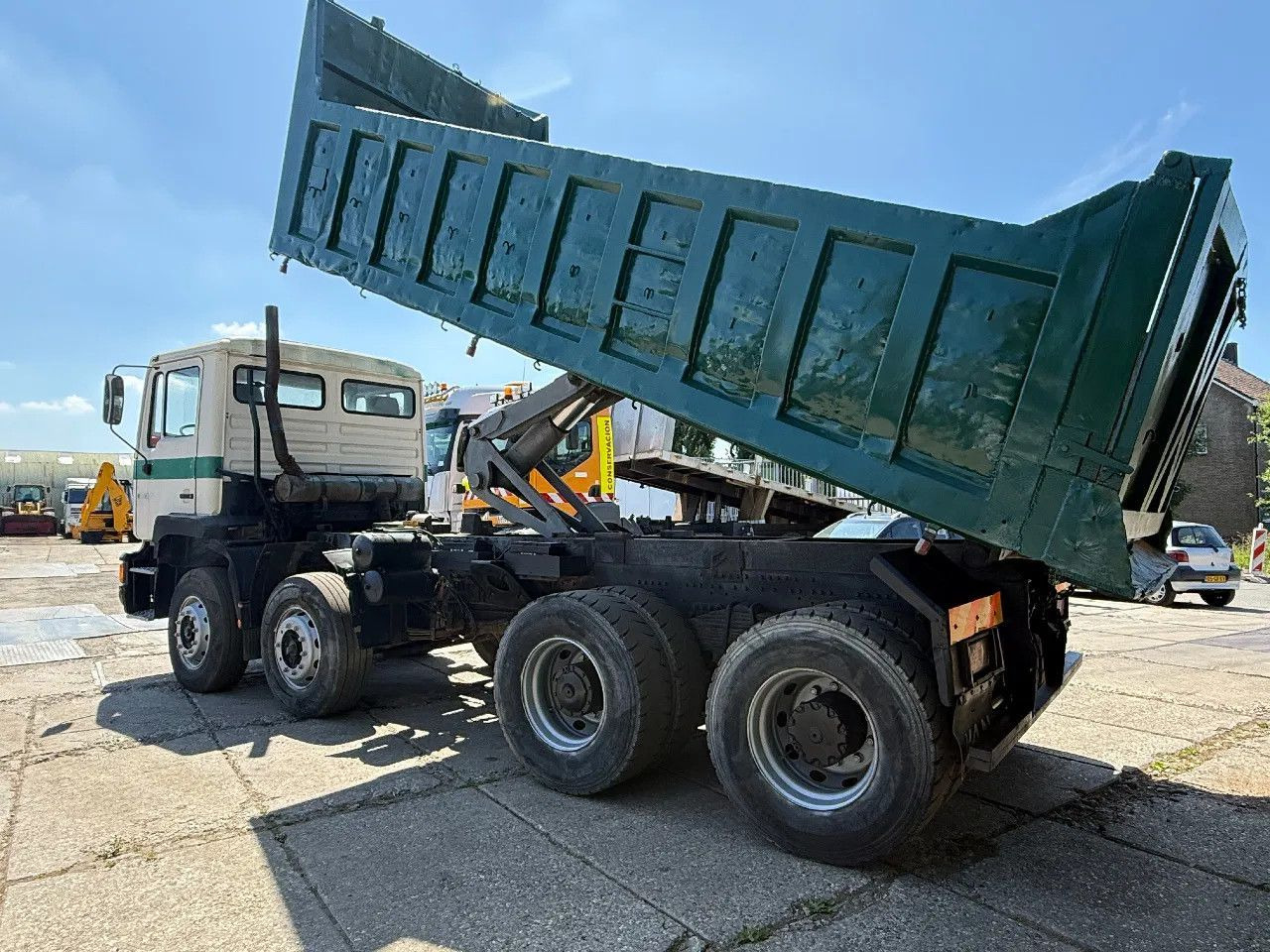 MAN 35.372 8X4 Tipper Spring/Spring ZF Manual Gear E - Camion benne: photos 3 MAN 35.372 8X4 Tipper Spring/Spring ZF Manual Gear E - Camion benne: photos 3